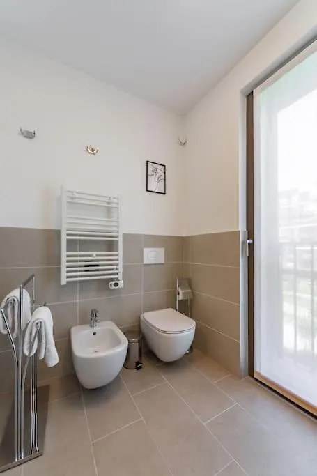 East Garden Lambrate Suite Elegante Moderna Милан 0*,  Италия