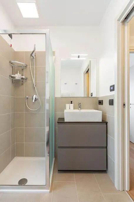 East Garden Lambrate Suite Elegante Moderna Милан Италия